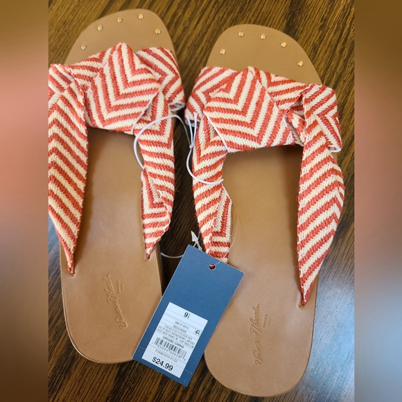 Universal Thread Red Sandals Size 9.5 New - Picture 2 of 7